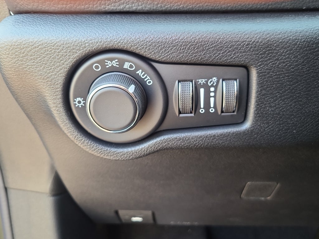 2027 Chrysler Pacifica Limited Family Tech AWD
