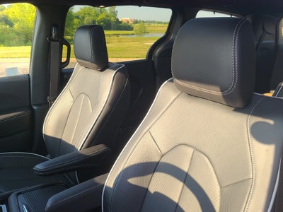 2027 Chrysler Pacifica Limited Family Tech AWD