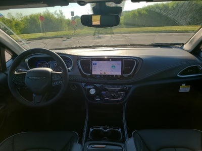 2027 Chrysler Pacifica Limited Family Tech AWD