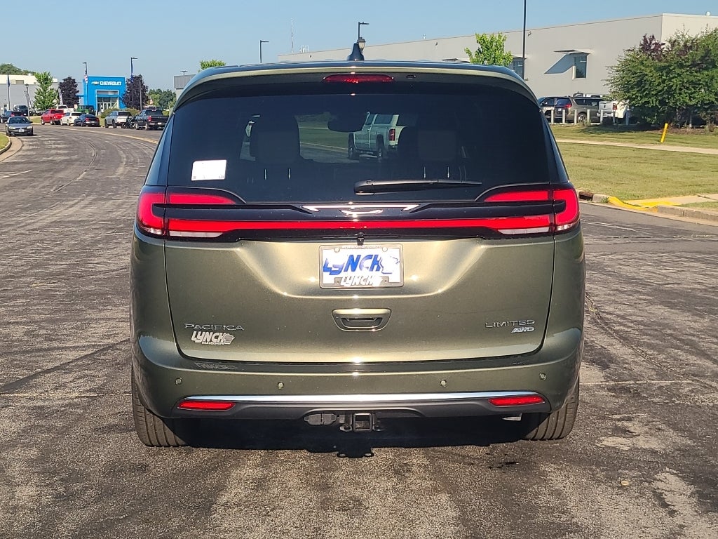 2027 Chrysler Pacifica Limited Family Tech AWD
