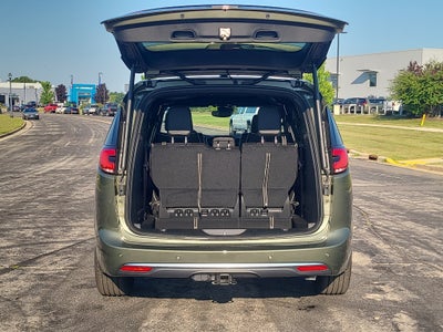 2027 Chrysler Pacifica Limited Family Tech AWD