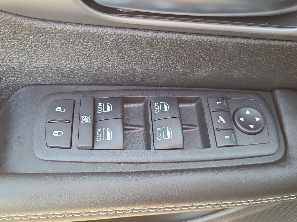2027 Chrysler Pacifica Limited Family Tech AWD