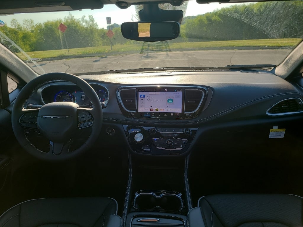 2027 Chrysler Pacifica Limited Family Tech AWD