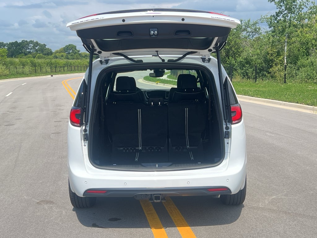 2027 Chrysler Pacifica Limited S AWD