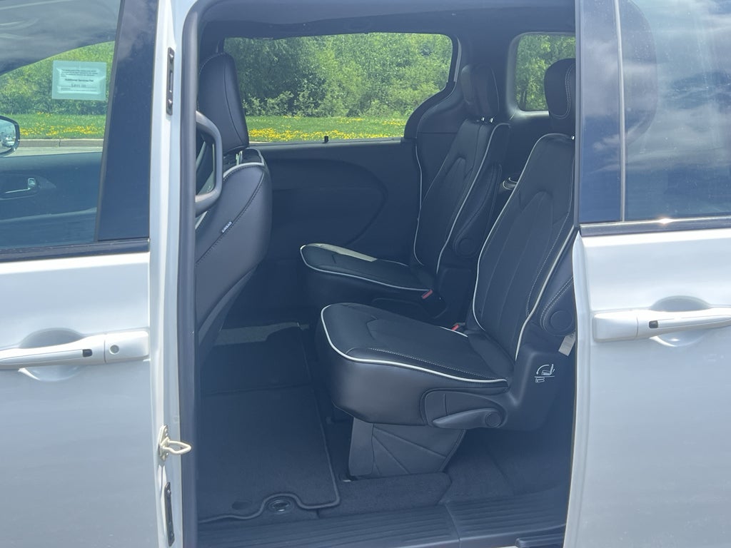 2027 Chrysler Pacifica Limited S AWD