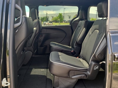 2027 Chrysler Pacifica Limited S AWD