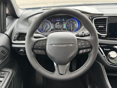 2027 Chrysler Pacifica Limited Luxury Tech S pkg AWD