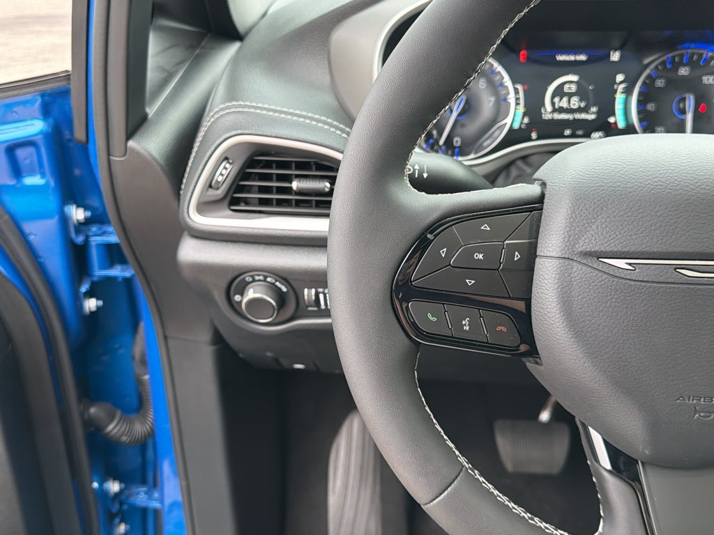 2027 Chrysler Pacifica Limited Luxury Tech S pkg AWD