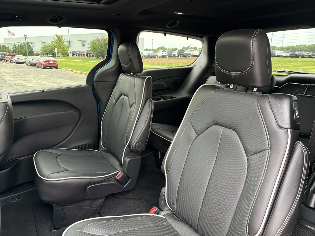 2027 Chrysler Pacifica Limited Luxury Tech S pkg AWD