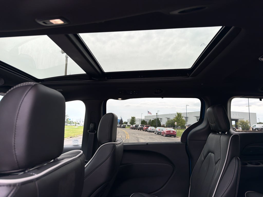 2027 Chrysler Pacifica Limited Luxury Tech S pkg AWD