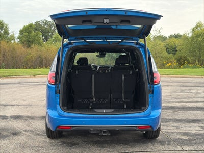 2027 Chrysler Pacifica Limited Luxury Tech S pkg AWD