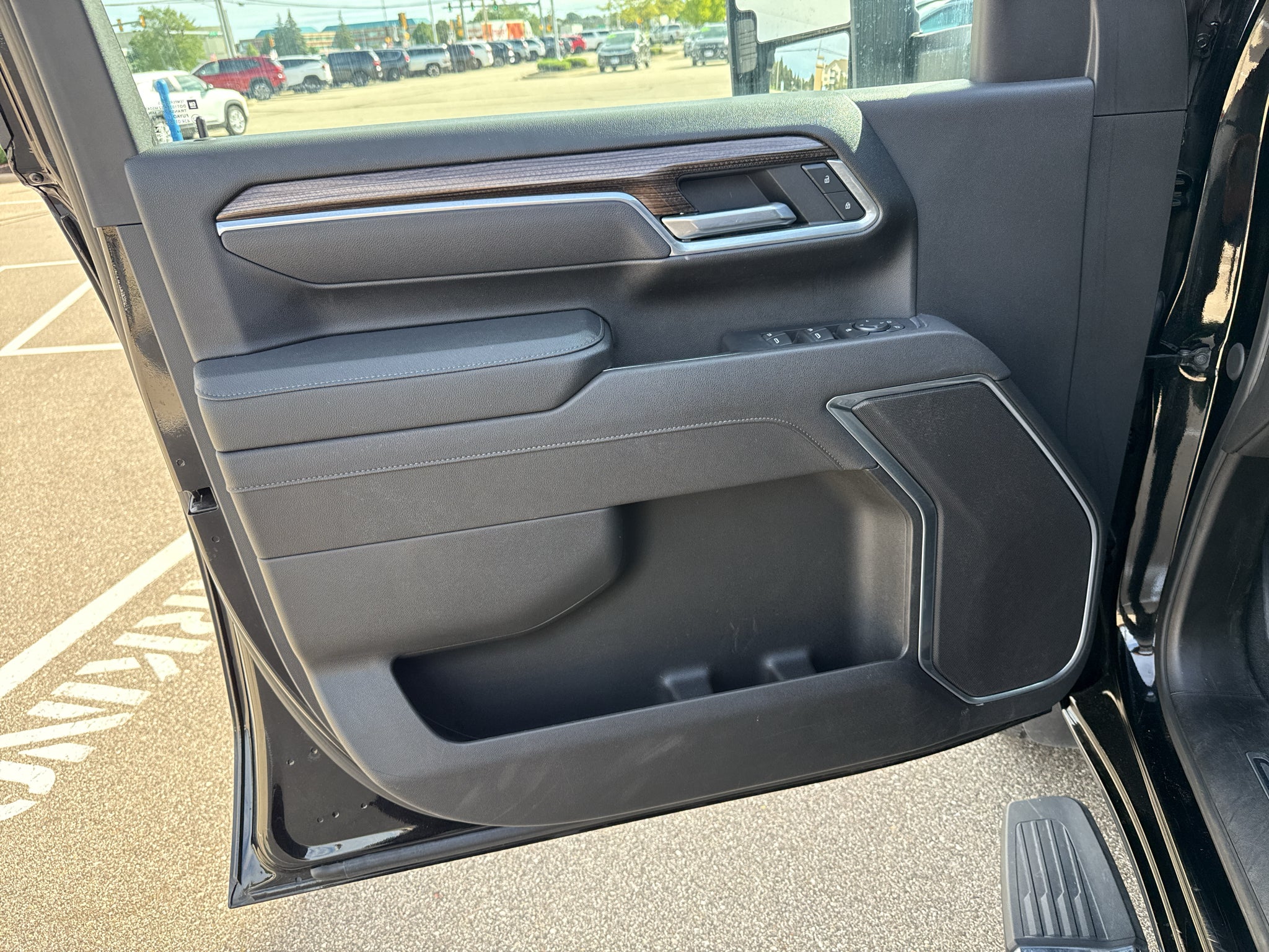 2025 Chevrolet Silverado LT