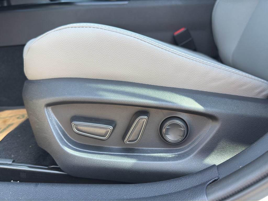 2025 Toyota Camry Hybrid SE