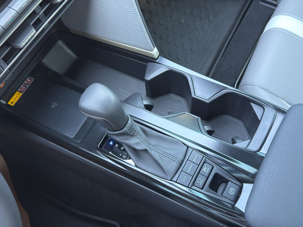 2025 Toyota Camry Hybrid SE