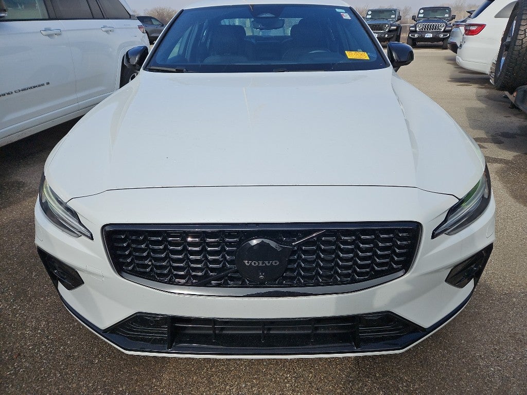 2024 Volvo S60 Plus Black Edition