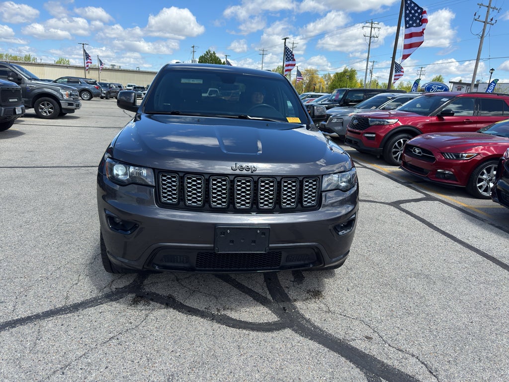 Used 2018 Jeep Grand Cherokee Altitude with VIN 1C4RJFAG3JC241036 for sale in Mukwonago, WI