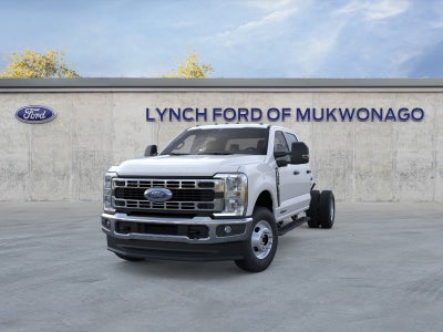 2026 Ford Super Duty F-350 DRW Chassis Cab LARIAT