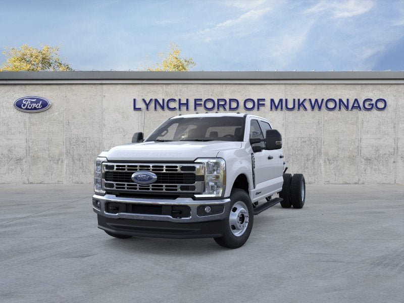 2026 Ford Super Duty F-350 DRW Chassis Cab LARIAT