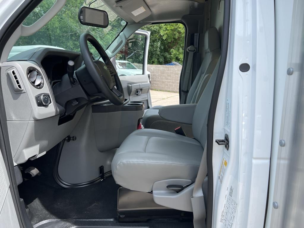 2025 Ford E-Series Cutaway E-350 SRW 138" WB