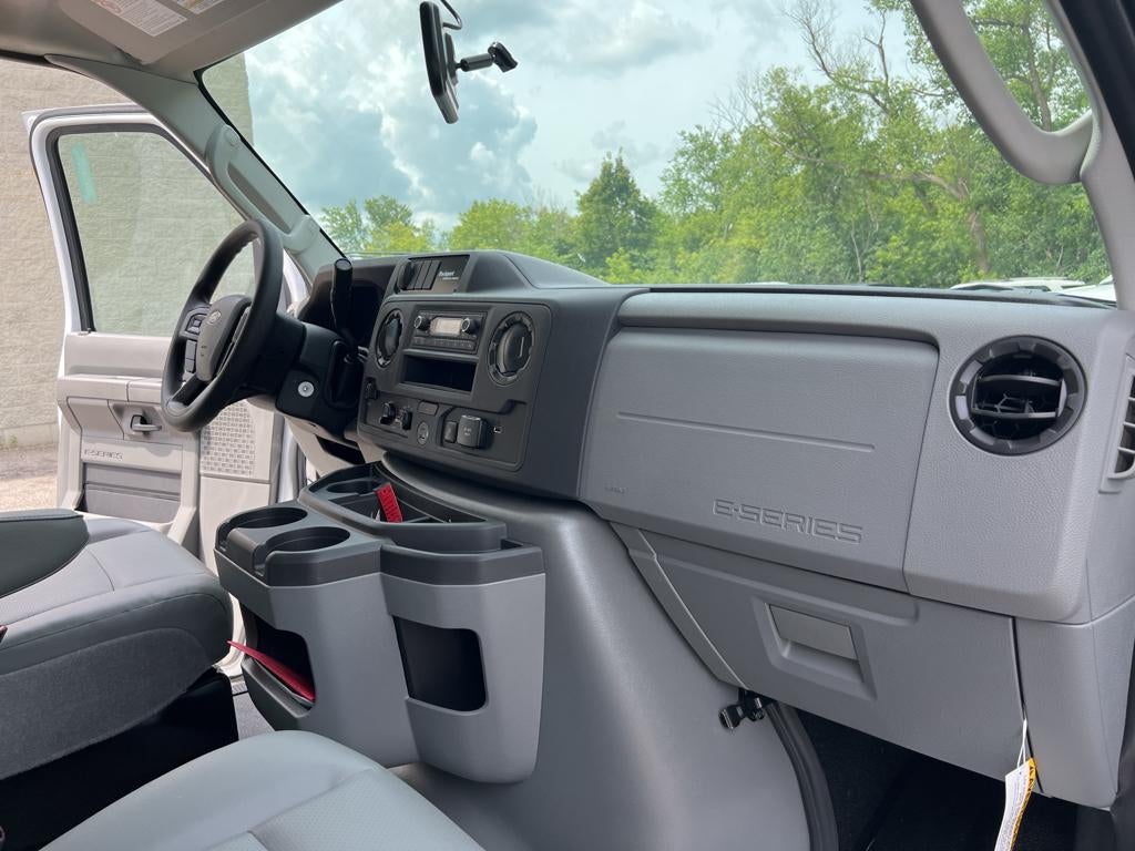 2025 Ford E-Series Cutaway E-350 SRW 138" WB