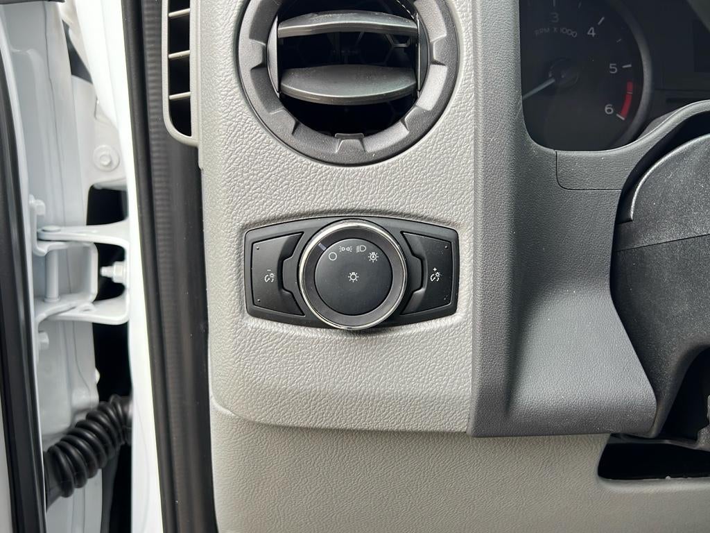 2025 Ford E-Series Cutaway E-350 SRW 138" WB