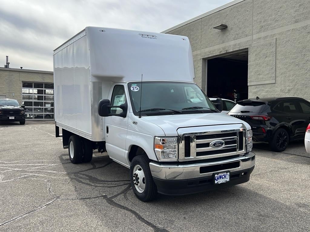 2025 Ford E-Series Cutaway E-350 SRW 138" WB