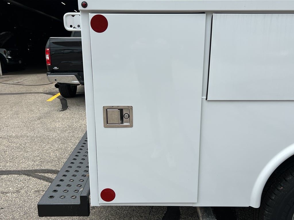 2025 Ford E-Series Cutaway E-350 SRW 138" WB