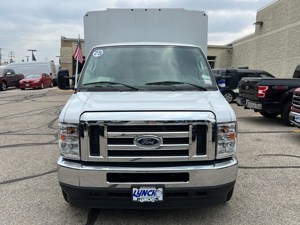 2025 Ford E-Series Cutaway E-350 SRW 138" WB
