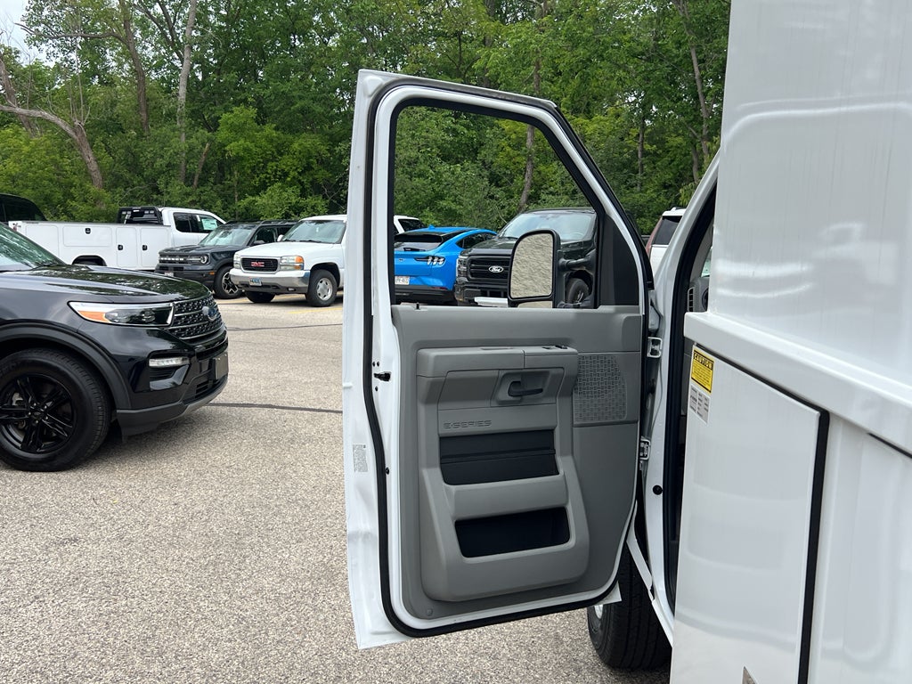 2025 Ford E-Series Cutaway E-350 SRW 138" WB
