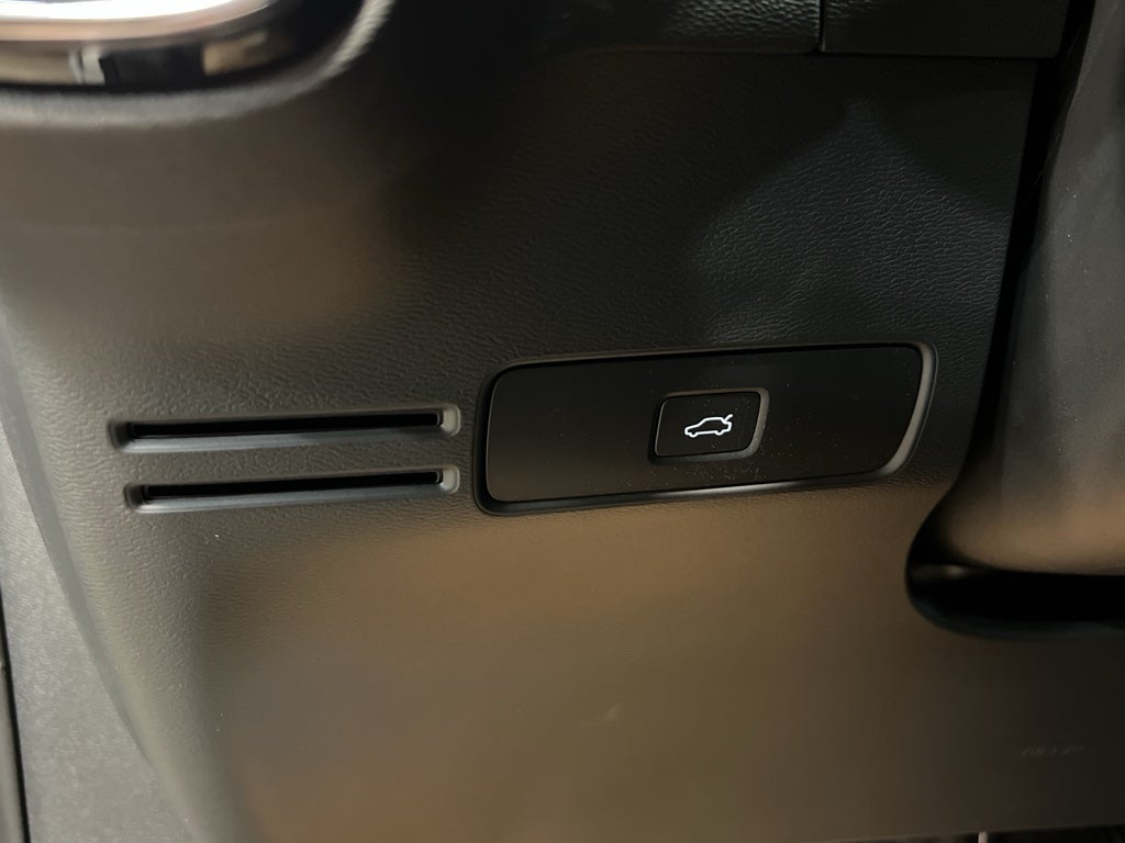 2025 Volvo XC40 Plus Dark Theme