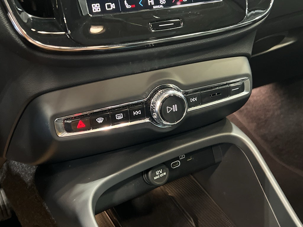 2025 Volvo XC40 Plus Dark Theme