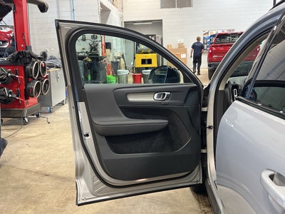 2025 Volvo XC40 Plus Dark Theme